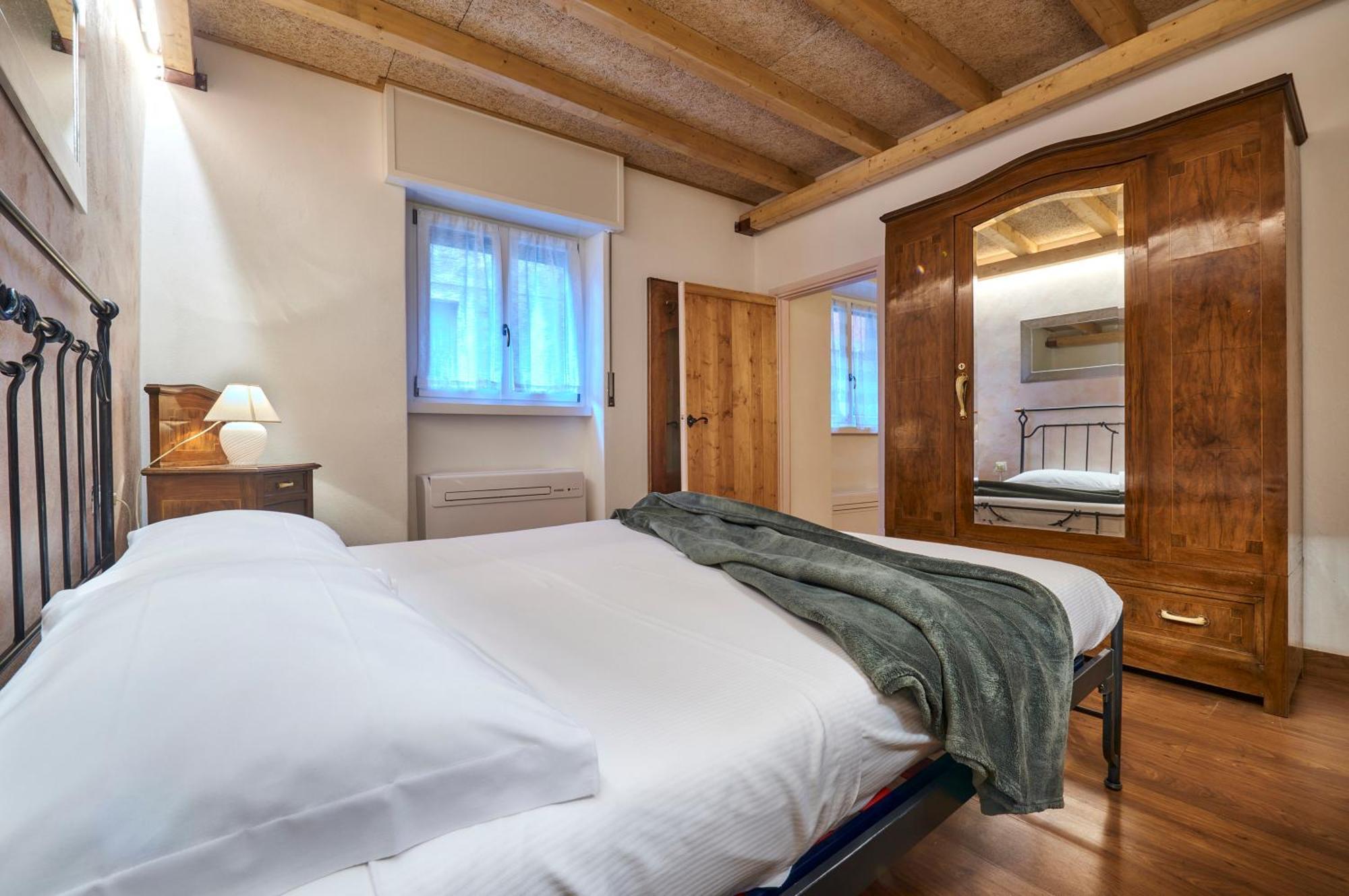 Вилла Casa “La Contrada” Варенна Экстерьер фото